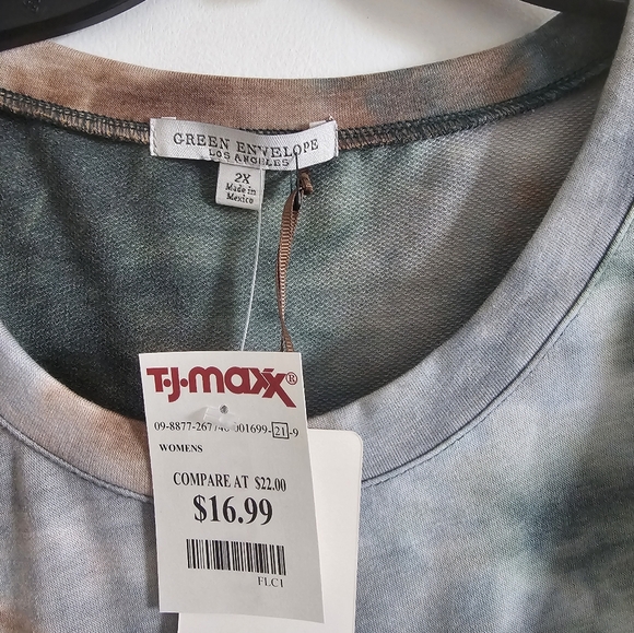 Tunic - Plus Size 2x - Picture 2 of 3